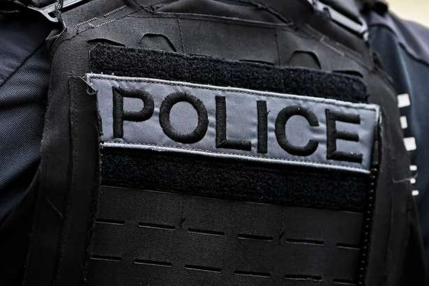 பரிஸ் : மதுபானக்கடையில் ஆயுத முனையில் கொள்ளை!!